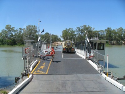 Free ferry transport across the river is common in the absence of bridges.